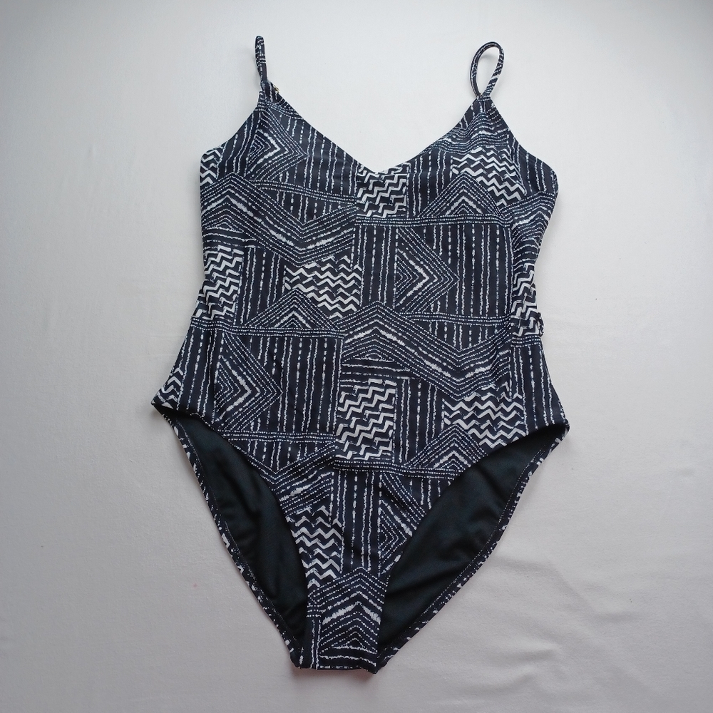 O'Rageous Women’s one piece swimsuit size‎ XL